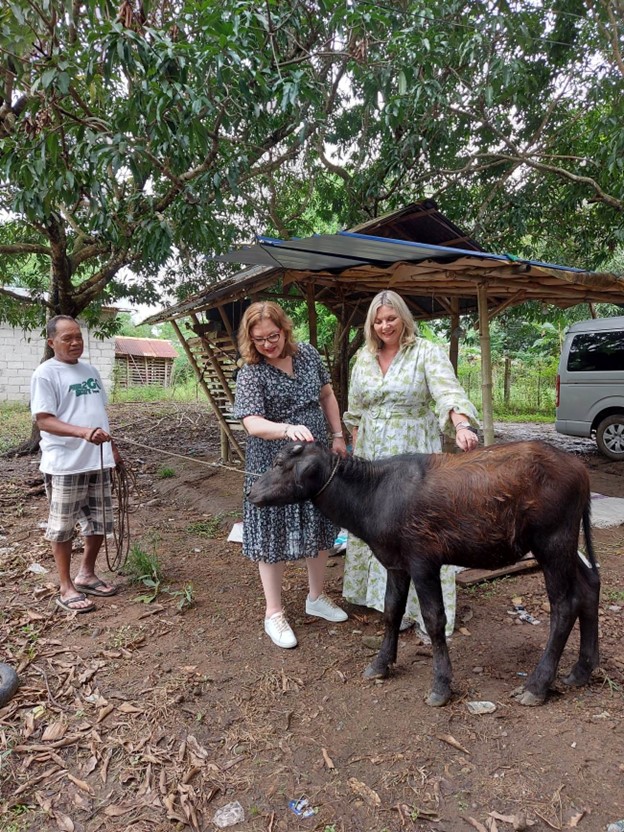 Quick photo op with the ECU carabao, Steve.